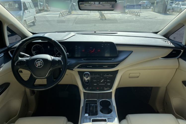 Used Buick GL8 2022 ES Landtrek 653T Flagship Model Interior 2
