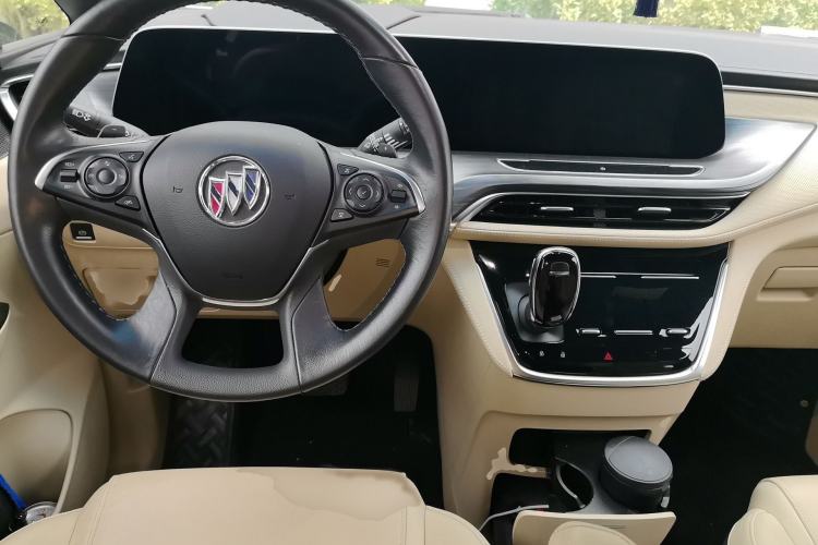 Used Buick GL8 2022 ES Land Cruiser 653T Luxury Model Interior 2