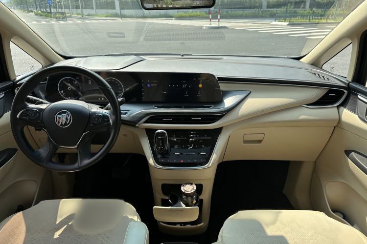 Used Buick GL8 2022 ES Landtrek 653T Luxury Edition Interior 2