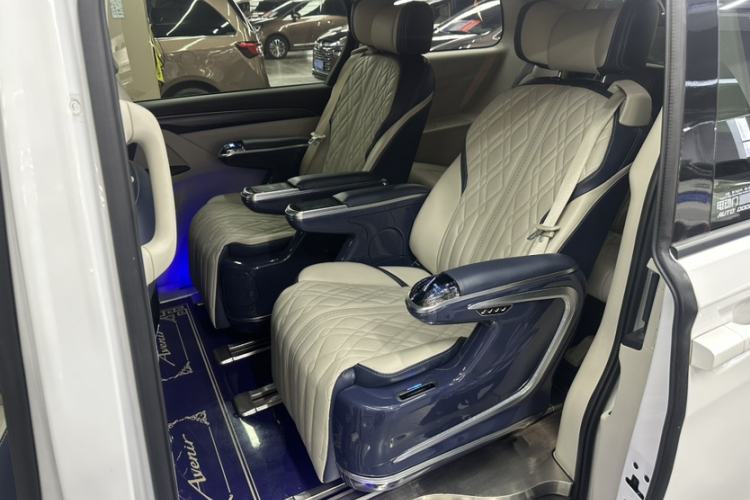 Used Buick GL8 2022 ES Landtrek 653T Comfort Edition Interior 2