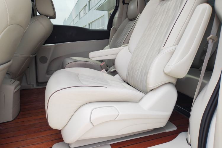 Used Buick GL8 2022 Land Executive Class 652T Prestige Model Interior 3