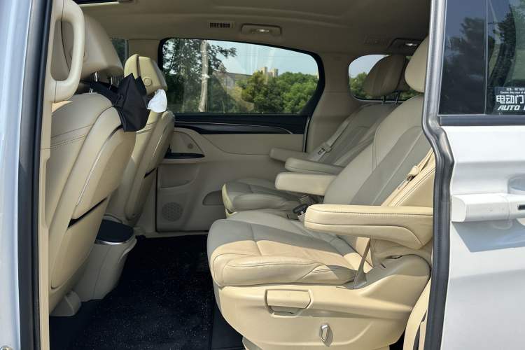 Used Buick GL8 2022 ES Landtrek 653T Luxury Edition Interior 3
