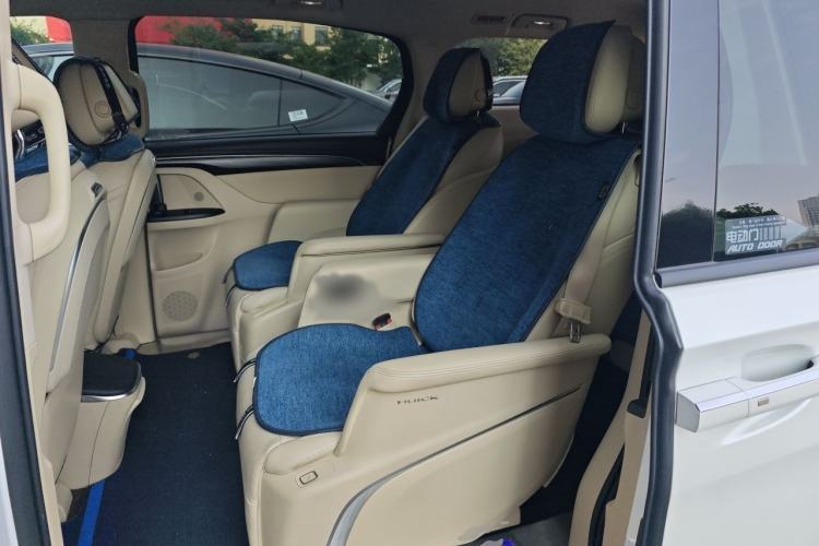 Used Buick GL8 2022 ES Land Cruiser 653T Luxury Model Interior 4
