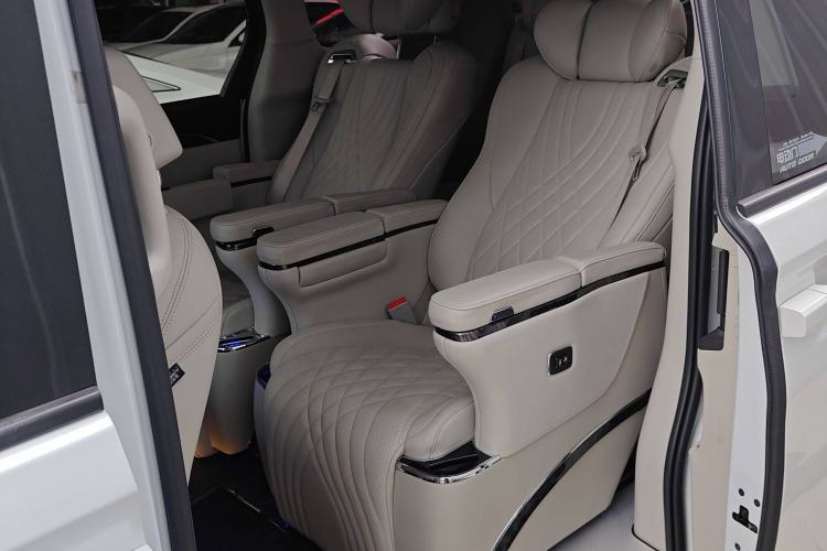 Used Buick GL8 2022 ES Landtrek 653T Comfort Edition Interior 4