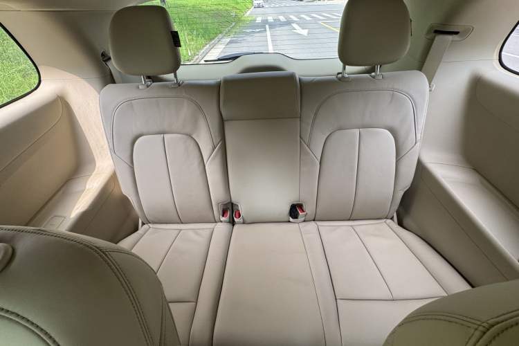 Used Buick GL8 2022 ES Landtrek 653T Luxury Edition Interior 4