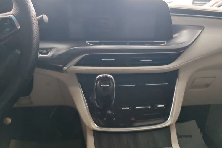 Used Buick GL8 2022 ES Landtrek 653T Comfort Edition Interior 4