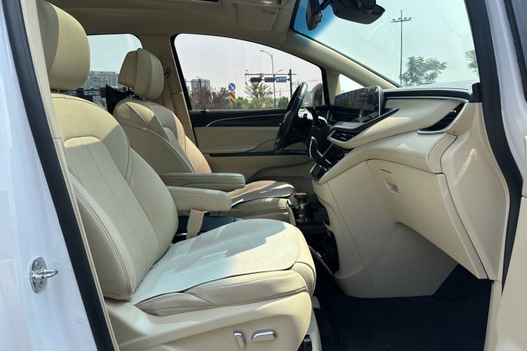 Used Buick GL8 2022 ES Landtrek 653T Luxury Edition Interior 4