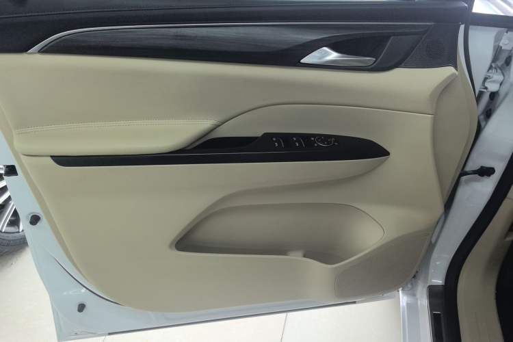 Used Buick GL8 2022 ES Land Cruiser 653T Luxury Model Interior 5