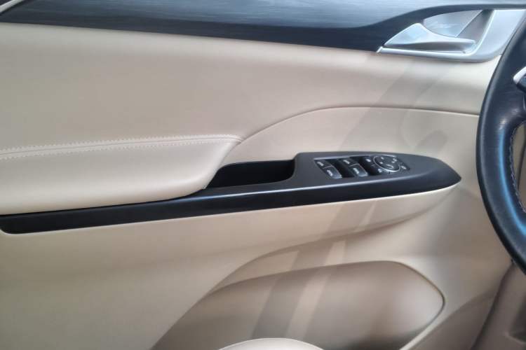 Used Buick GL8 2022 ES Land Cruiser 653T Luxury Model Interior 6