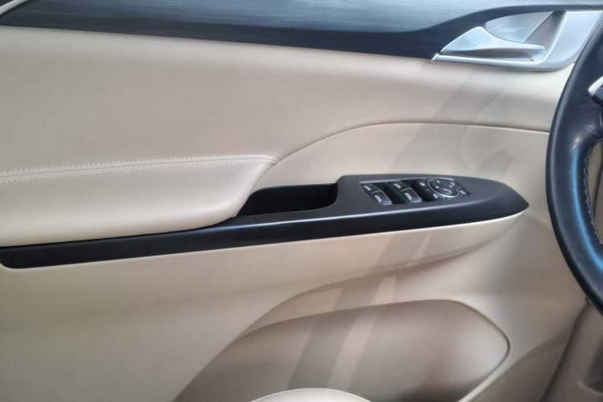 Used Buick GL8 2022 ES Land Cruiser 653T Luxury Model Interior 6