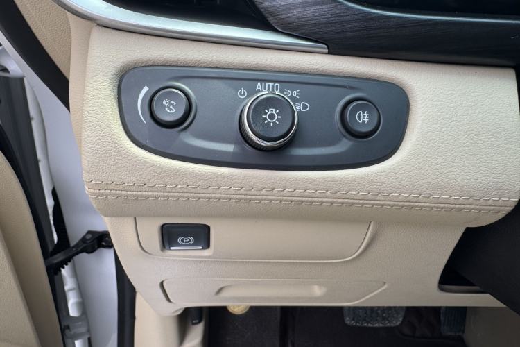 Used Buick GL8 2022 ES Landtrek 653T Luxury Edition Interior 6