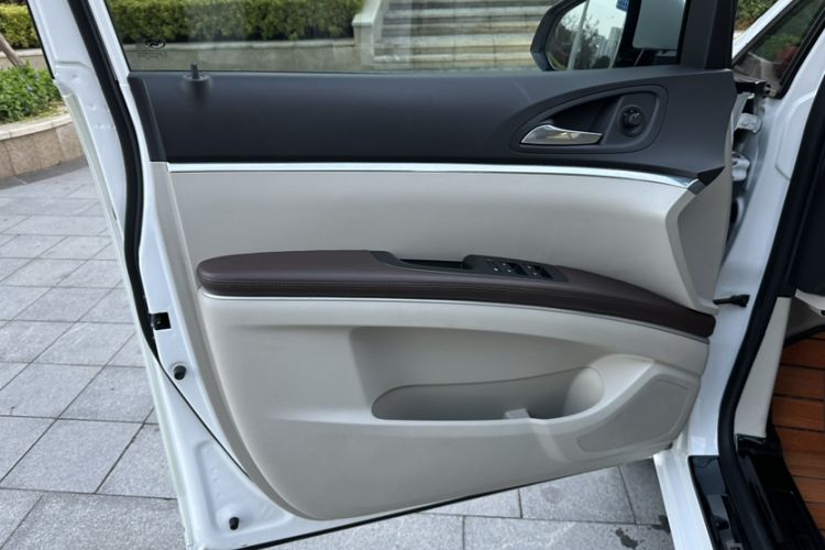 Used Buick GL8 2022 Land Business Class 652T Luxury Model Interior 7