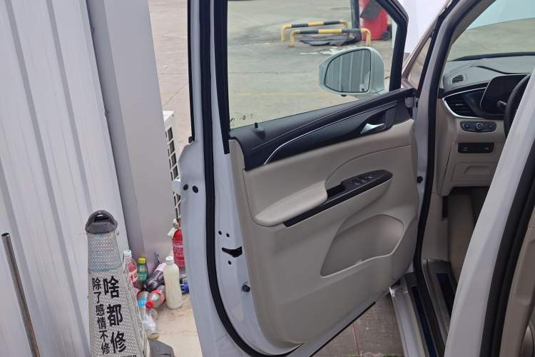 Used Buick GL8 2022 ES Landtrek 653T Comfort Edition Interior 7