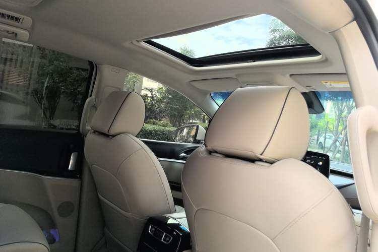 Used Buick GL8 2022 Land Cruiser Executive Class 652T Smart Luxury Model Interior 7
