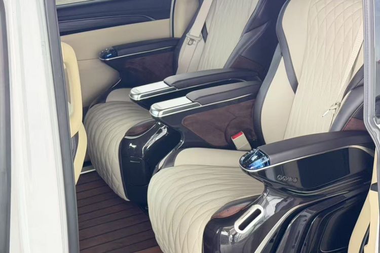 Used Buick GL8 2022 ES Landtrek 653T Luxury Edition Interior 8