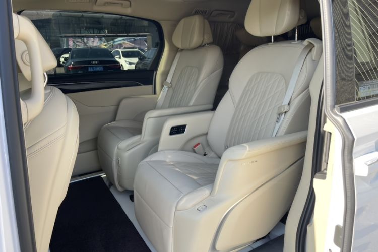 Used Buick GL8 2022 ES Landtrek 653T Flagship Model Interior 8