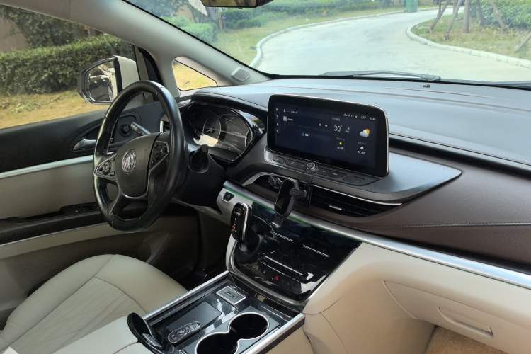 Used Buick GL8 2022 Land Cruiser Executive Class 652T Smart Luxury Model Interior 8