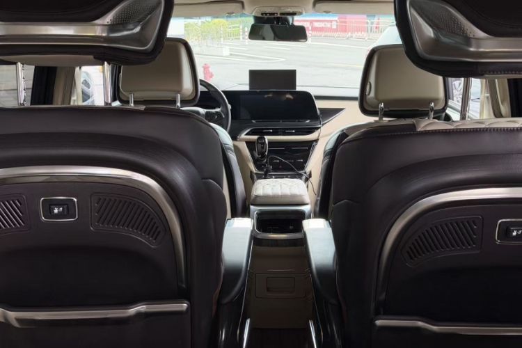 Used Buick GL8 2022 ES Landtrek 653T Luxury Edition Interior 9