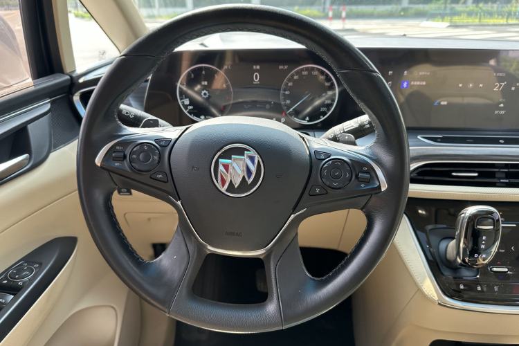Used Buick GL8 2022 ES Landtrek 653T Luxury Edition Interior 9