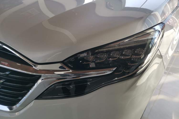 Used Buick GL8 2022 ES Landtrek 653T Smart Flagship Model Left Front Headlight
