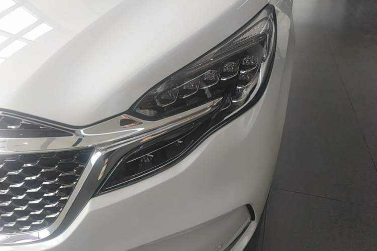 Used Buick GL8 2022 Avenir Aivia Six-Seat Deluxe Edition Left Front Headlight