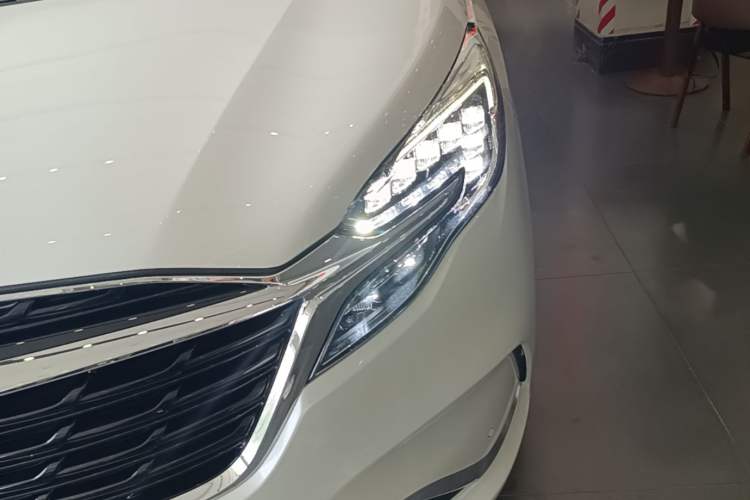 Used Buick GL8 2022 ES Landtrek 653T Luxury Edition Left Front Headlight