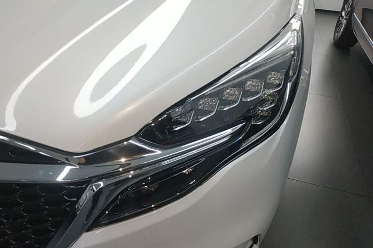 Used Buick GL8 2022 ES Landtrek 653T Luxury Edition Left Front Headlight