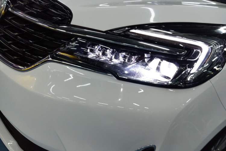 Used Buick GL8 2022 Land Business Class 652T Luxury Model Left Front Headlight
