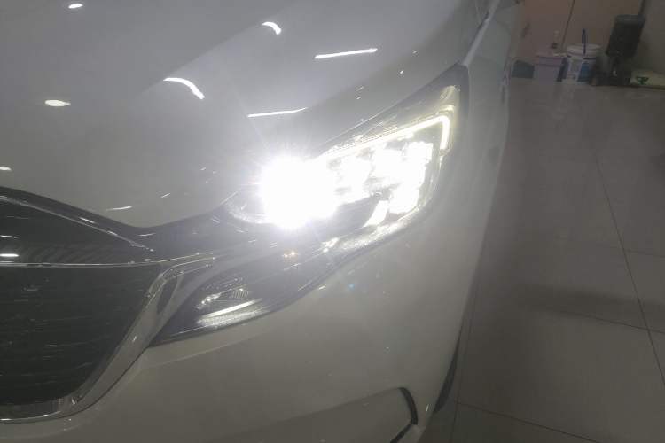 Used Buick GL8 2022 ES Landtrek 653T Luxury Edition Left Front Headlight