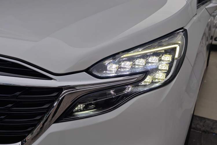 Used Buick GL8 2022 ES Landtrek 653T Comfort Edition Left Front Headlight
