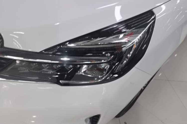 Used Buick GL8 2022 Land Cruiser Executive Class 652T Comfort Model Left Front Headlight