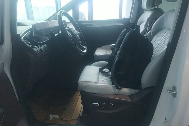 Used Buick GL8 2022 Avenir Aivia Six-Seat Deluxe Edition Left Front Seat
