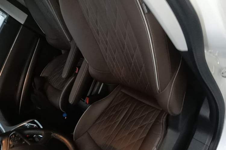 Used Buick GL8 2022 Land Business Class 652T Luxury Model Left Front Seat