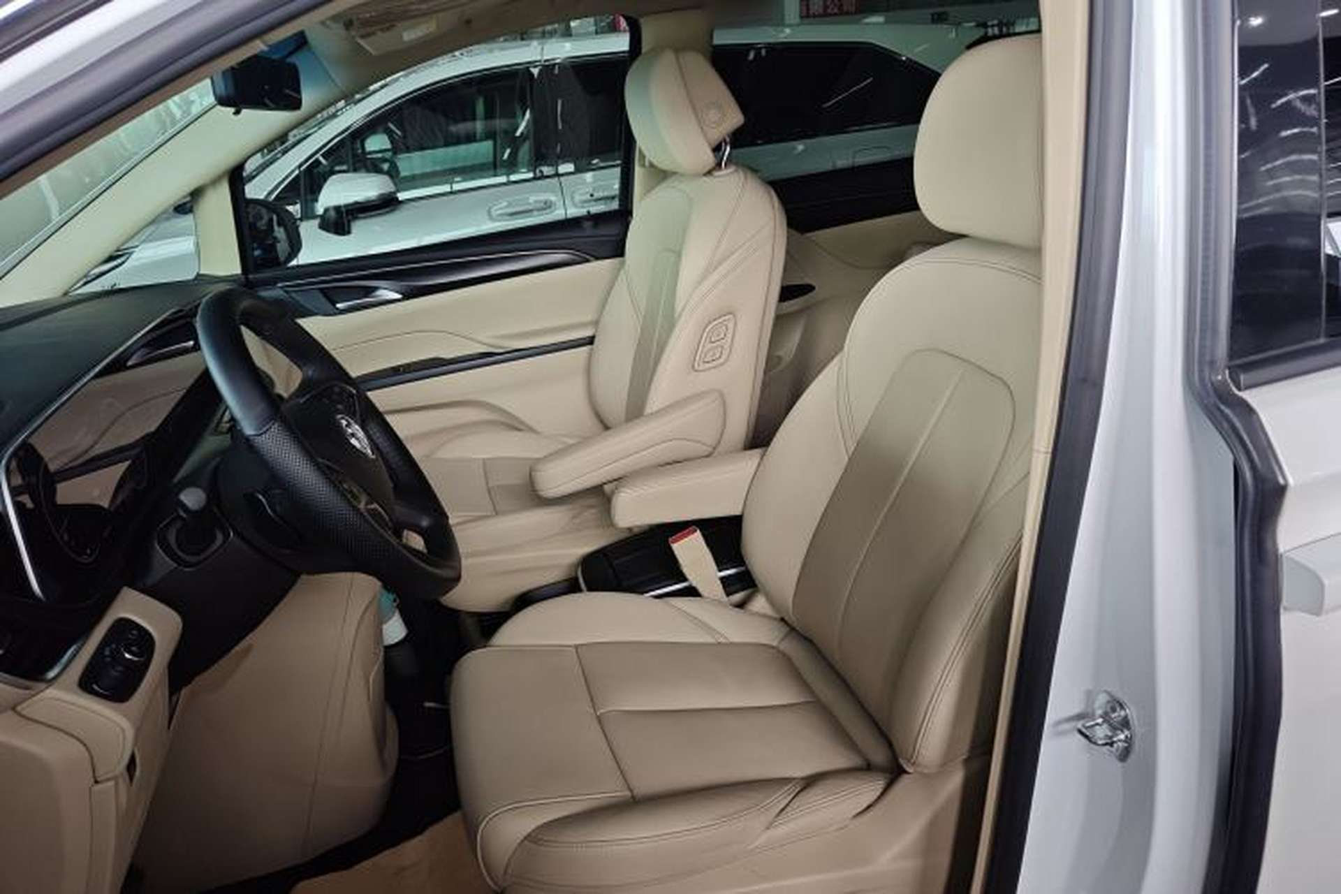 Used Buick GL8 2022 ES Landtrek 653T Luxury Edition Left Front Seat