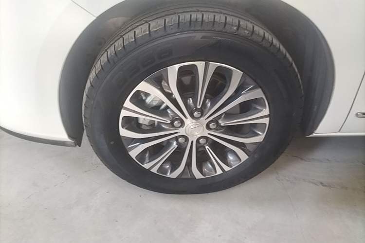 Used Buick GL8 2022 Land Business Class 652T Luxury Model Left Front Wheel Hub