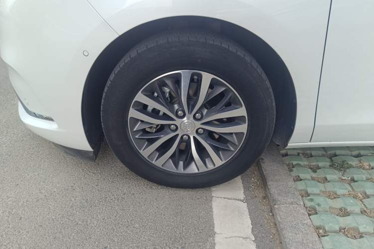 Used Buick GL8 2022 ES Landtrek 653T Luxury Edition Left Front Wheel Hub