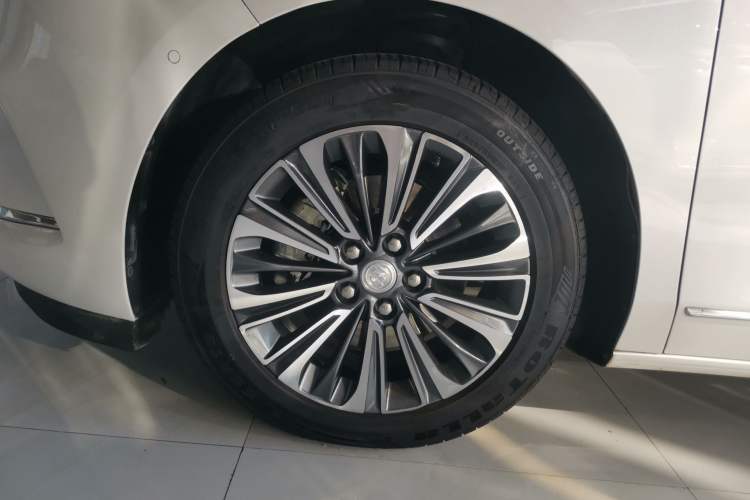 Used Buick GL8 2022 ES Landtrek 653T Smart Flagship Model Left Front Wheel Hub