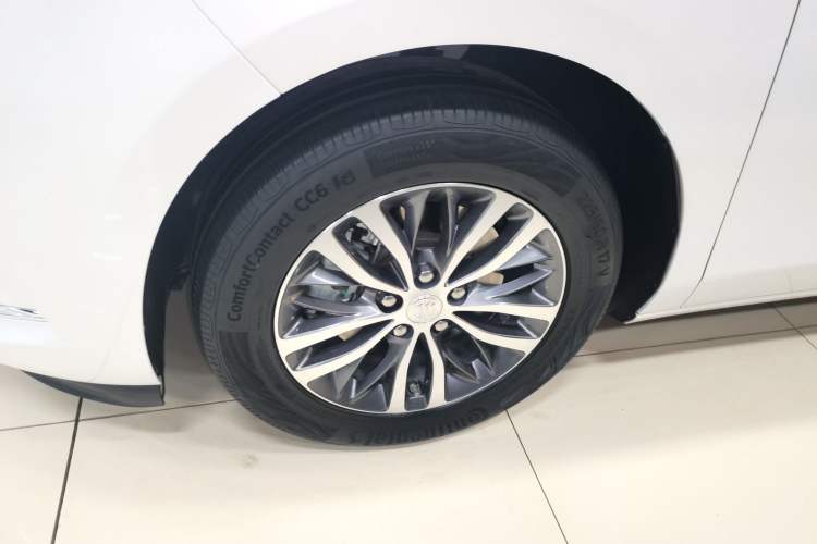 Used Buick GL8 2022 ES Landtrek 653T Comfort Edition Left Front Wheel Hub