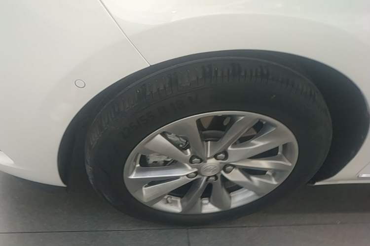 Used Buick GL8 2022 Avenir Aivia Six-Seat Deluxe Edition Left Front Wheel Hub