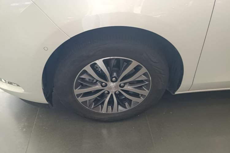 Used Buick GL8 2022 ES Landtrek 653T Luxury Edition Left Front Wheel Hub