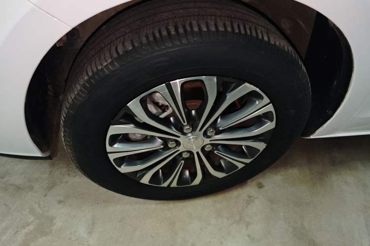Used Buick GL8 2022 Land Cruiser Executive Class 652T Comfort Model Left Front Wheel Hub