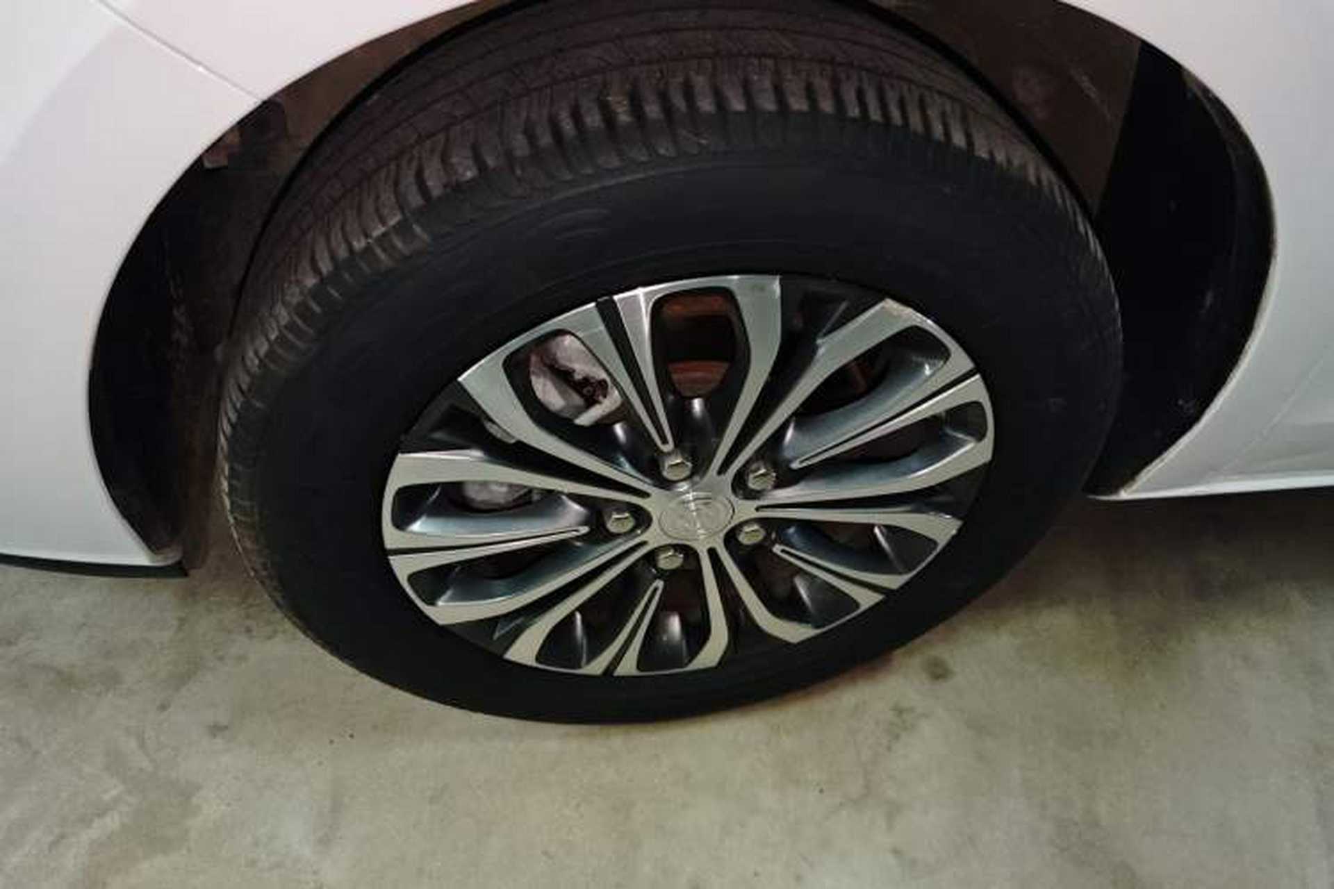 Used Buick GL8 2022 Land Cruiser Executive Class 652T Comfort Model Left Front Wheel Hub