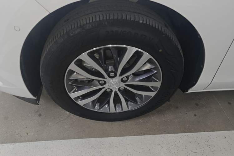 Used Buick GL8 2022 ES Landtrek 653T Luxury Edition Left Front Wheel Hub