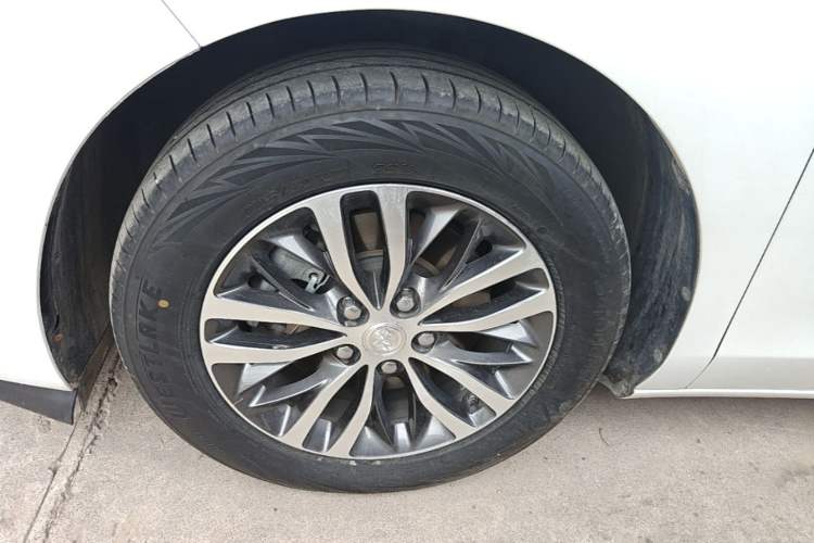 Used Buick GL8 2022 ES Landtrek 653T Comfort Edition Left Front Wheel Hub