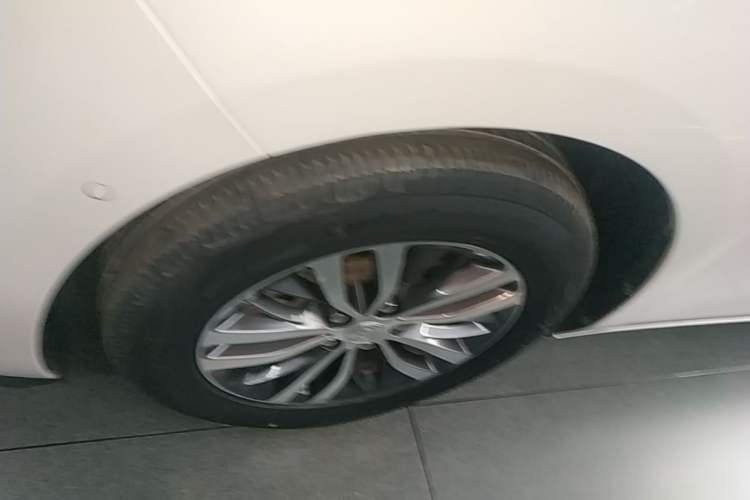 Used Buick GL8 2022 ES Landtrek 653T Luxury Edition Left Front Wheel Hub