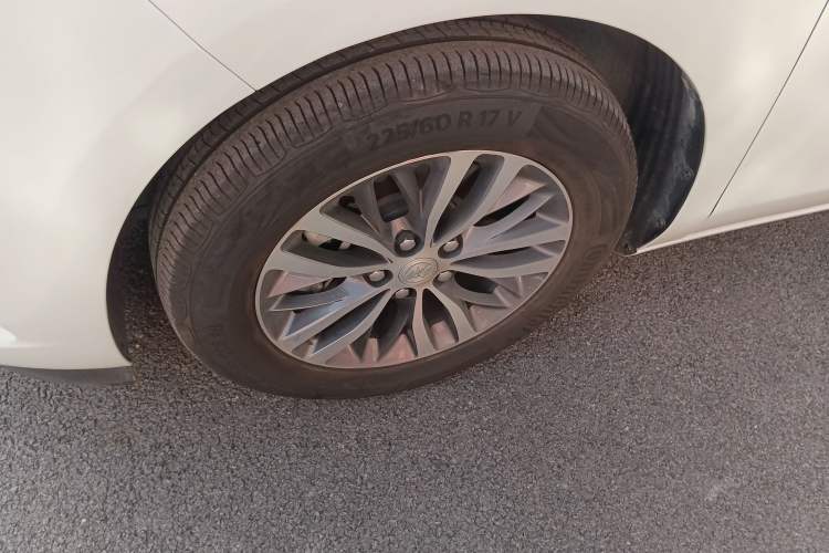 Used Buick GL8 2022 ES Landtrek 653T Comfort Edition Left Front Wheel Hub