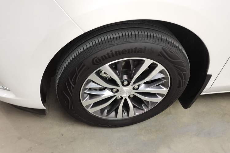 Used Buick GL8 2022 ES Landtrek 653T Comfort Edition Left Front Wheel Hub