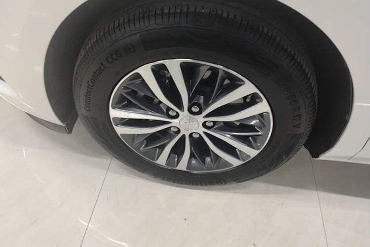 Used Buick GL8 2022 ES Landtrek 653T Comfort Edition Left Front Wheel Hub