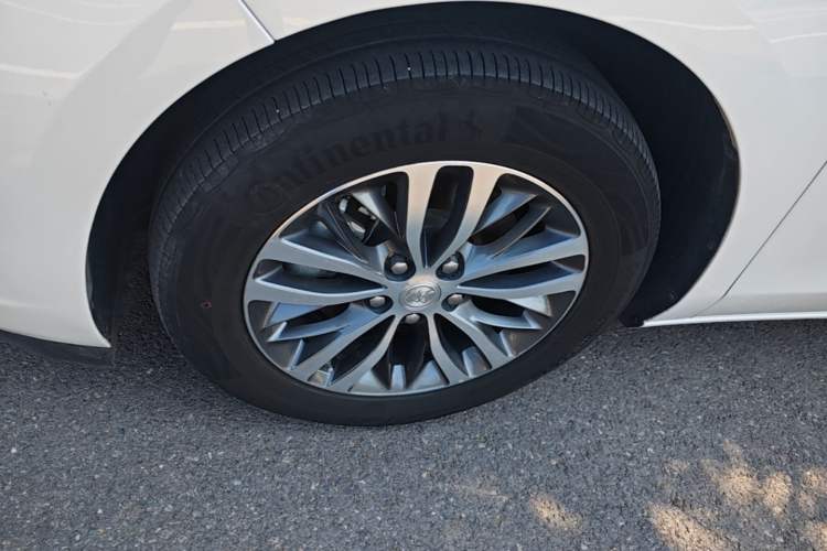 Used Buick GL8 2022 ES Landtrek 653T Comfort Edition Left Front Wheel Hub