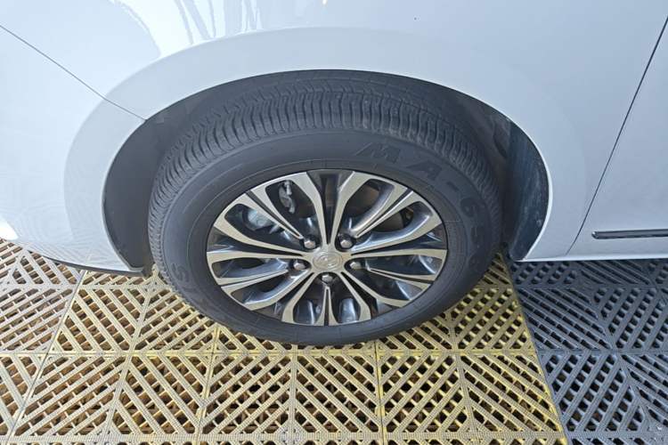 Used Buick GL8 2022 Land Business Class 652T Luxury Model Left Front Wheel Hub